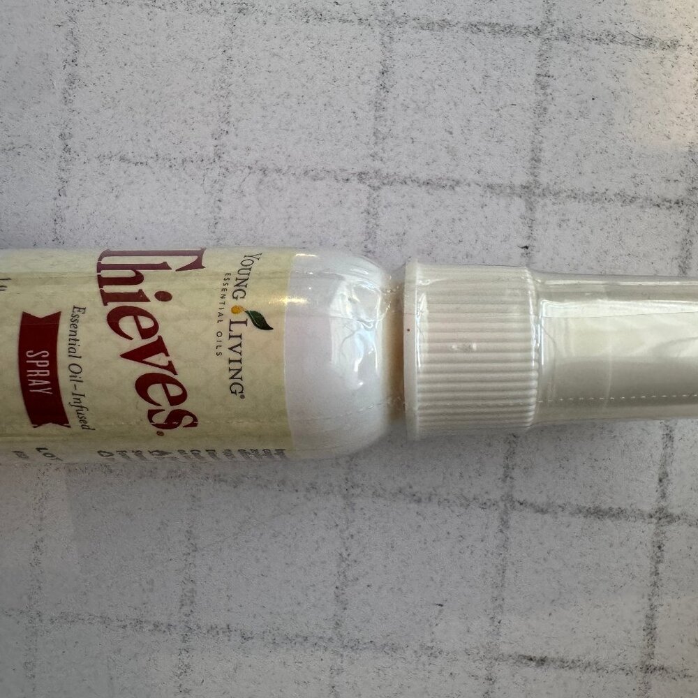 young living Thieves Spray 1 oz